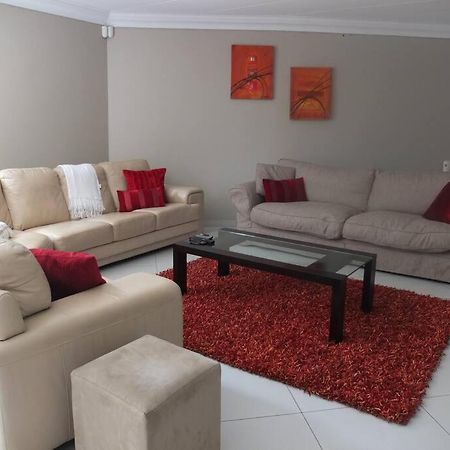 Apartamento Korsmans Retreat - Large Modern Self-Catering Flat Benoni Exterior foto